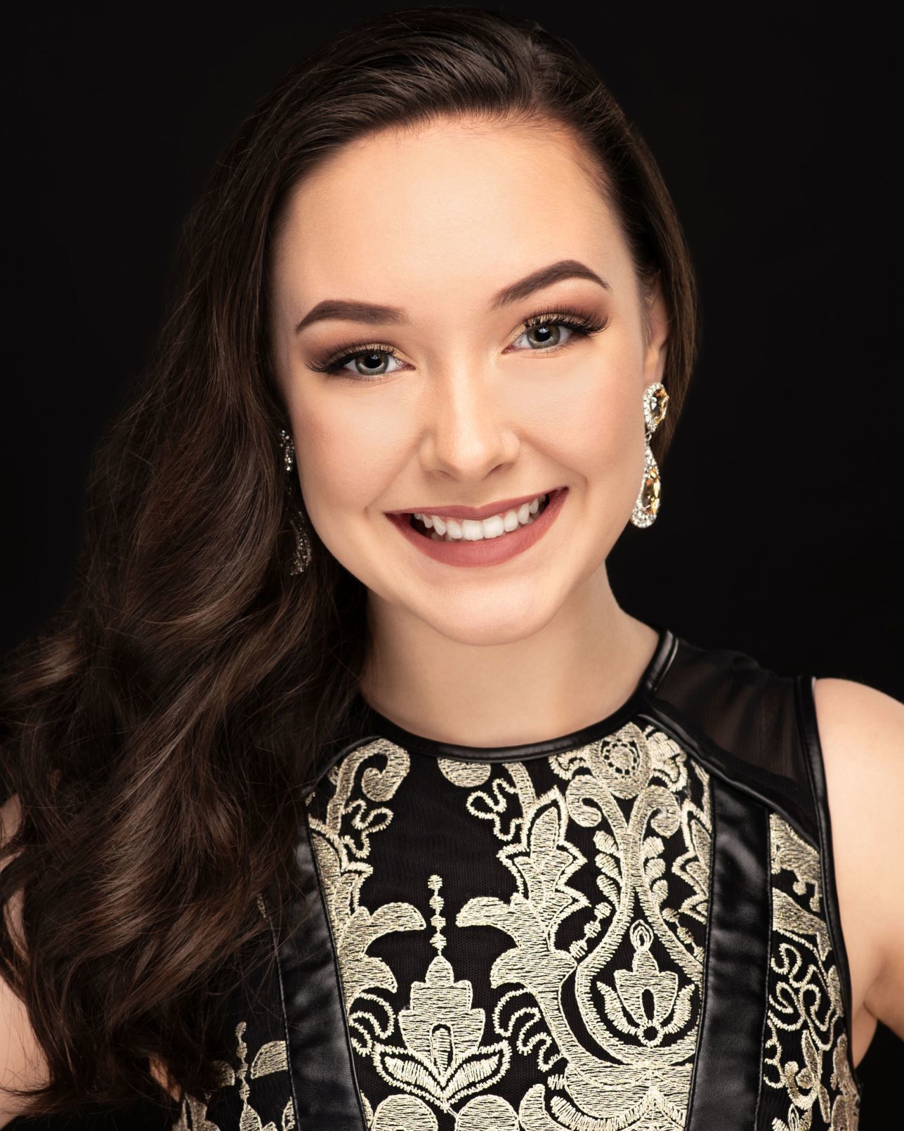 Teen McKenzie Lofgren